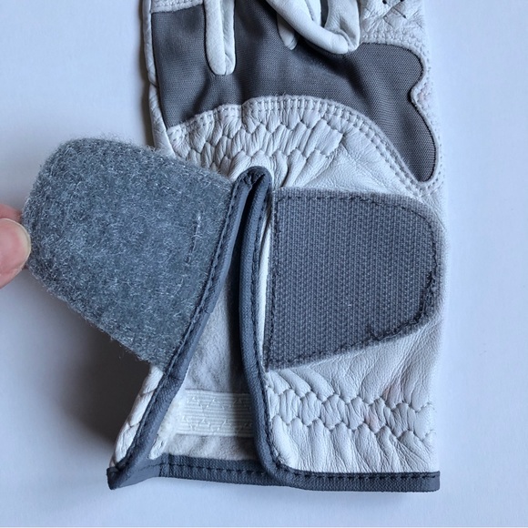 NEW WILSON Left Hand Golf Glove Cabretta Leather White Small Women’s NWOT - Picture 3 of 12